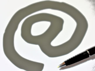 Das at-Zeichen (auch Klammeraffe genannt) gilt weltweit als Symbol für die Kommunikation via E-Mail.