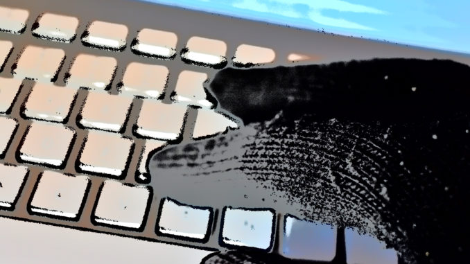 Mit Phishing und Smishing haben sich zwei gefährliche Betrugsmaschen im Netz etabliert. Zu wissen, wie Kriminelle dabei vorgehen ist der beste Schutz!